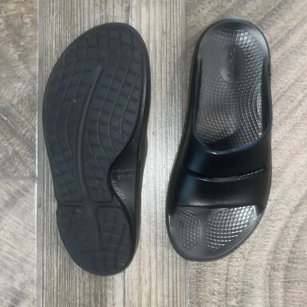 Oofos black flex unisex slides - Picture 3 of 3